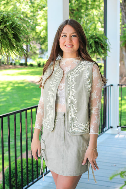 Embroidered twill vest